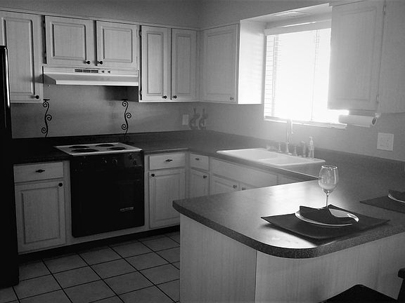 3rd image of 704 E Fordham Dr