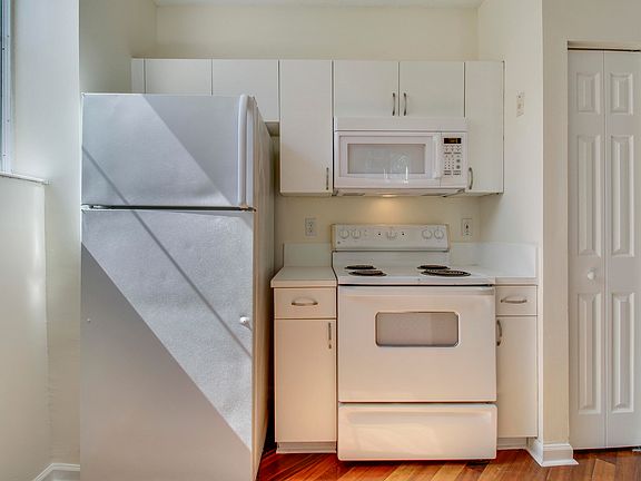 5th image of 630 S Sapodilla Avenue #405