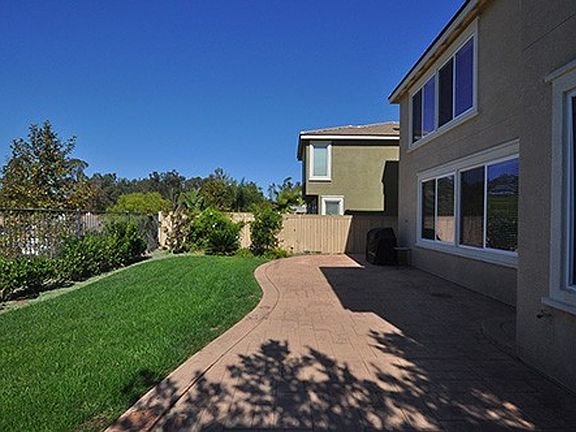 5th image of 1071 Woodcrest Ln