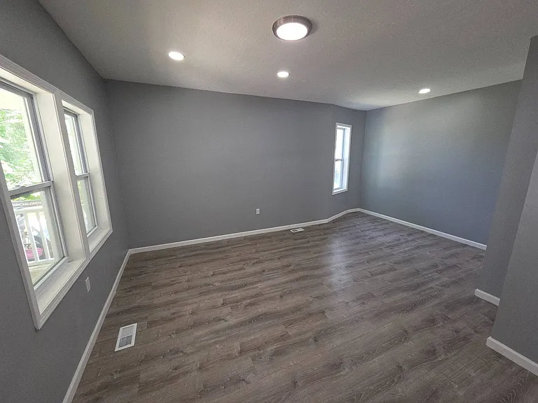 3237 Seymour Ave — Photo 7