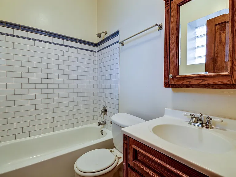 2247 N Lincoln Ave #2 — Photo 13