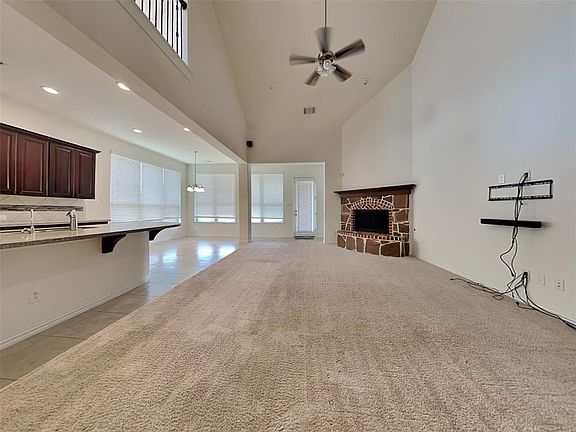 2nd image of 27943 Castle Park Ln