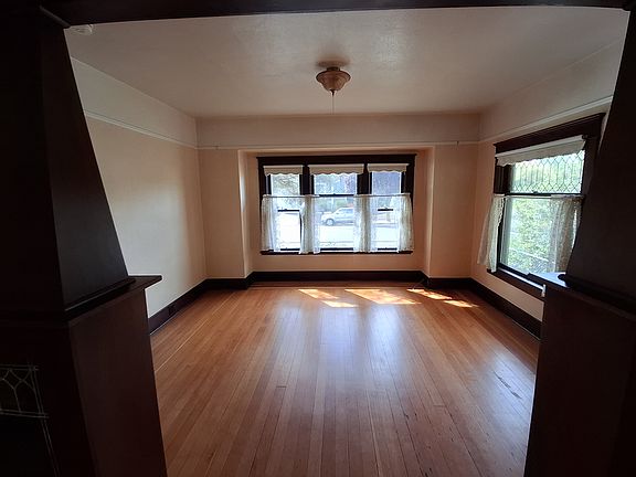 5th image of 734 9th Ave SW