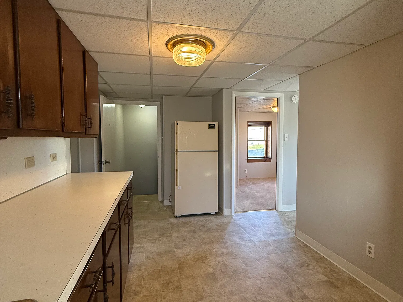 3 bed, $1,300 — Photo 2