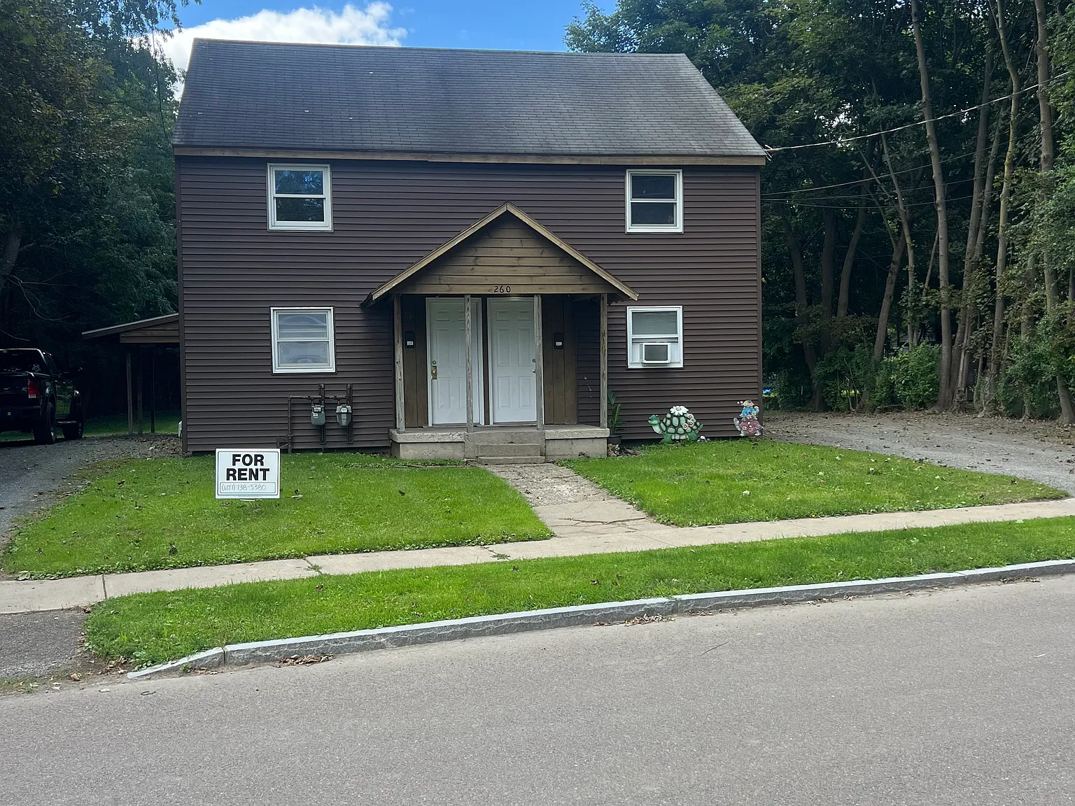 3 bed, 1000 sqft, $1,000 — Photo 1