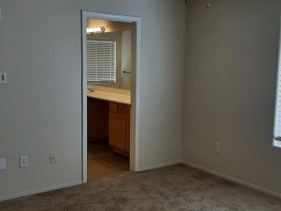 5th image of 5649 Woods Crossing St