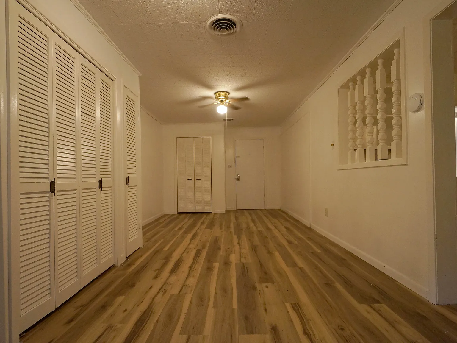 3 bed, 1300 sqft, $1,000 — Photo 2