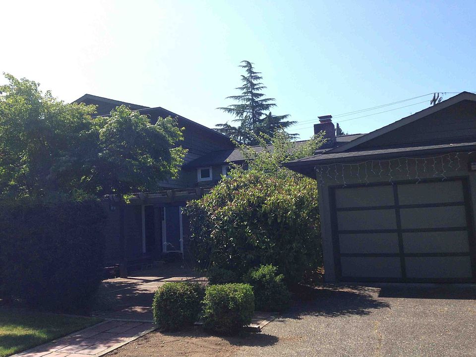 1st image of 4741 NE Park Pl