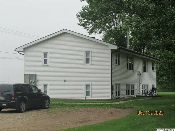 464 N 3rd St, Sheffield, IA 50475