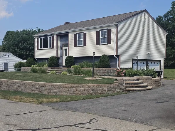 3 Brightman Ln, Dartmouth, MA 02748