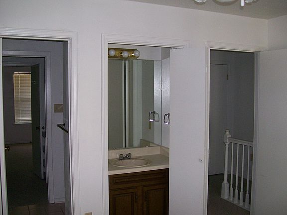 5th image of 600 Lotus Dr N