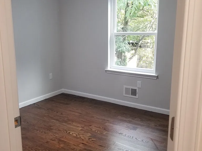 224 S 6th St #1 — Photo 30