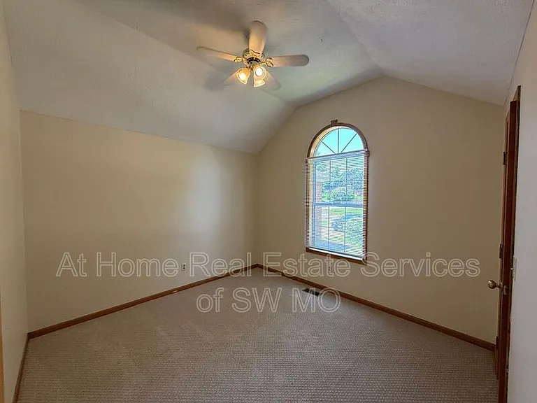 4338 S York Ave — Photo 6