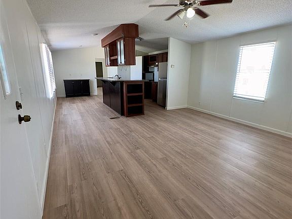 4th image of 325 Lytton Ln