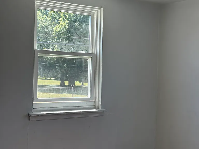 638 E Carver St #1 — Photo 1