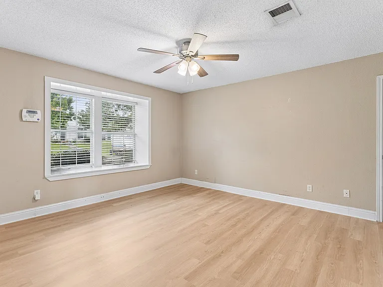 253 Teakwood Ln — Photo 4