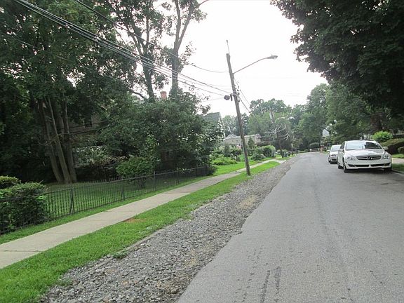 4th image of 717 Redwood Ave
