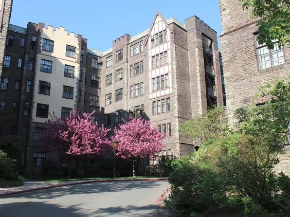 116 Pinehurst Avenue image 12 of 17