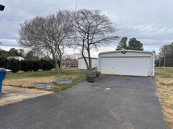 4th image of 3192 Catawba St