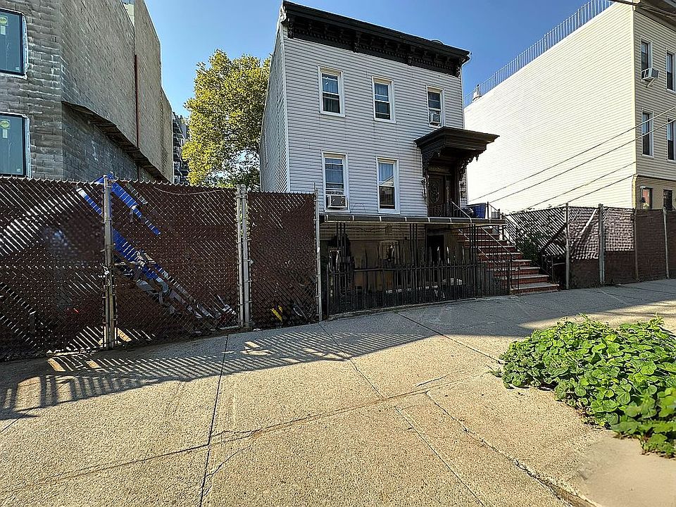 2nd image of 912 Herkimer St