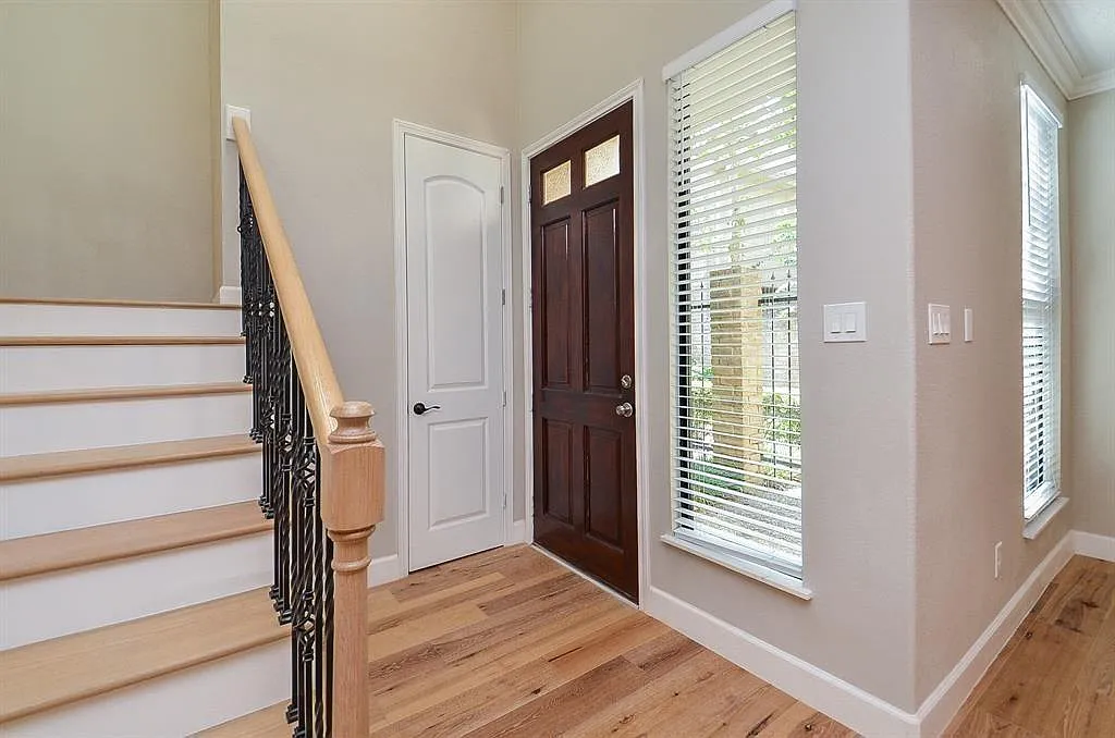 3 bed, 3.5 bath, 2958 sqft, $3,100 — Photo 3