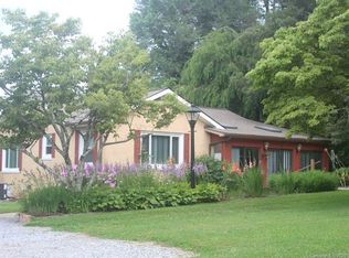 1330 Pine Spring Dr, Hendersonville, NC 28739
