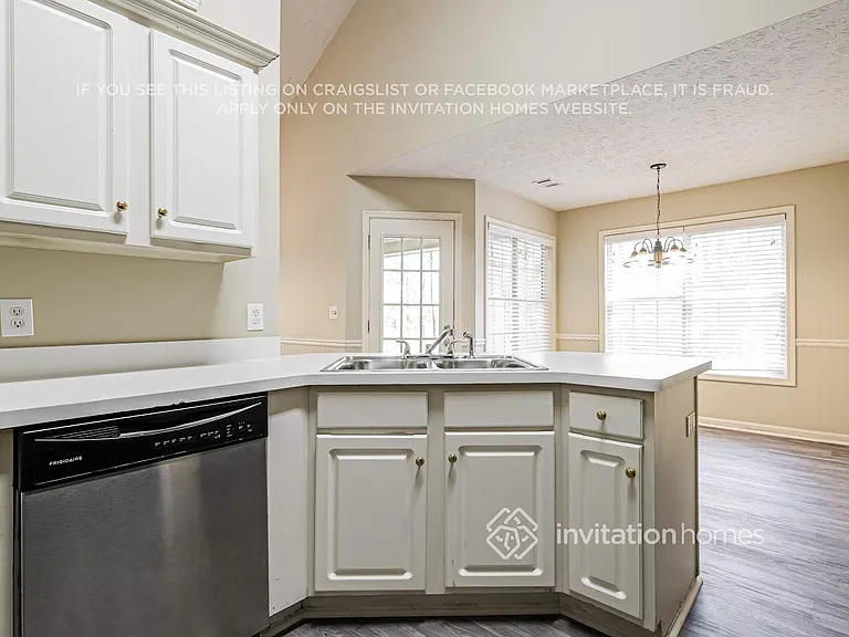 2604 Carolina Ct — Photo 8