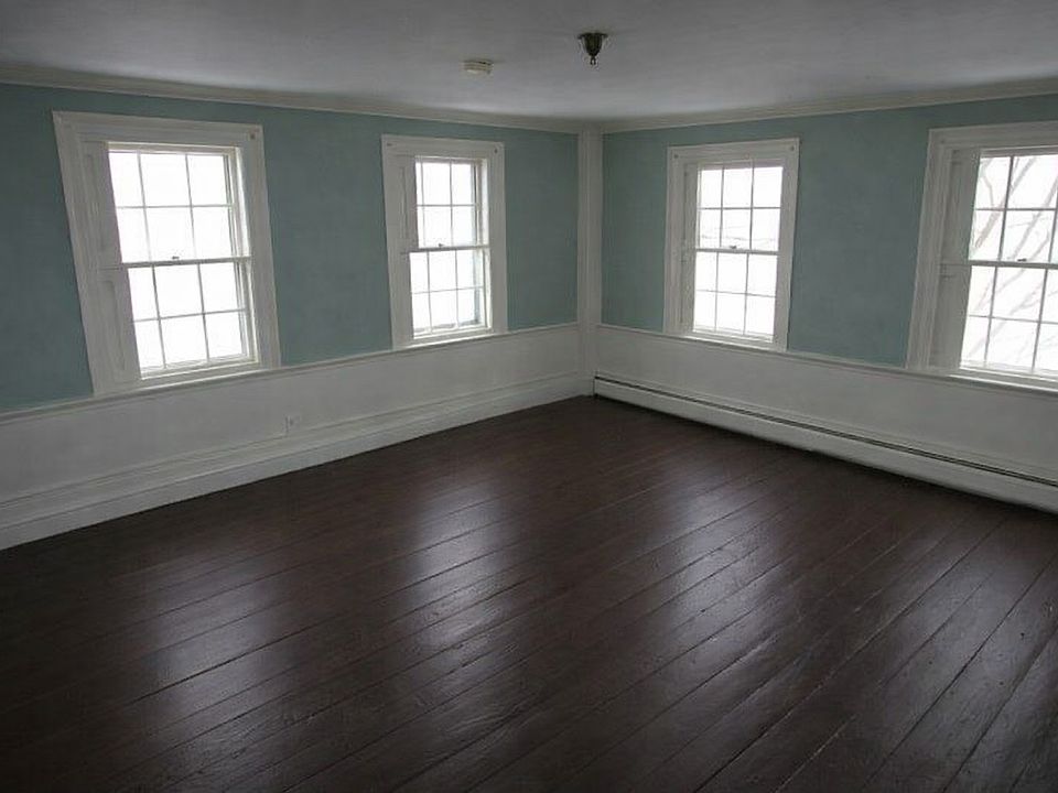 Living Room. Plenty of natural light!
