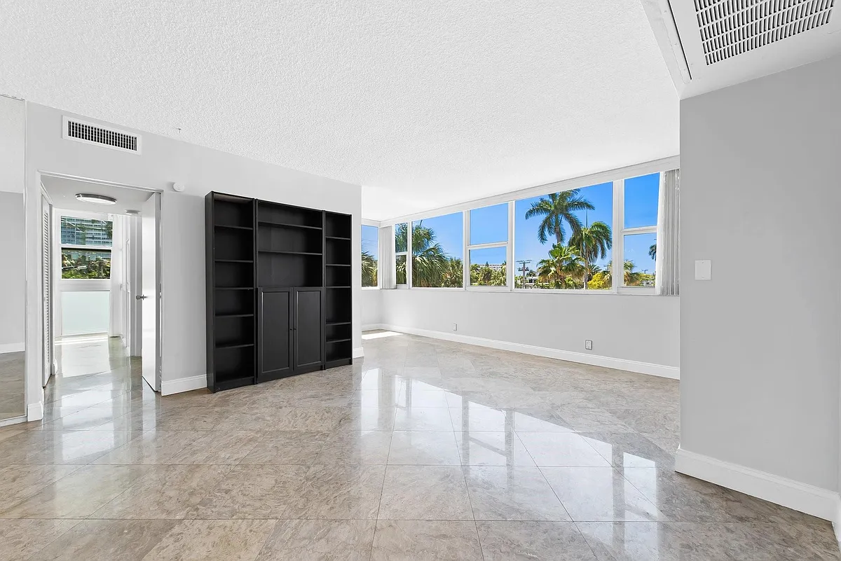 Building Photo - 3003 Terramar St #205