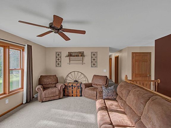 4th image of 517 Pine Tree Dr