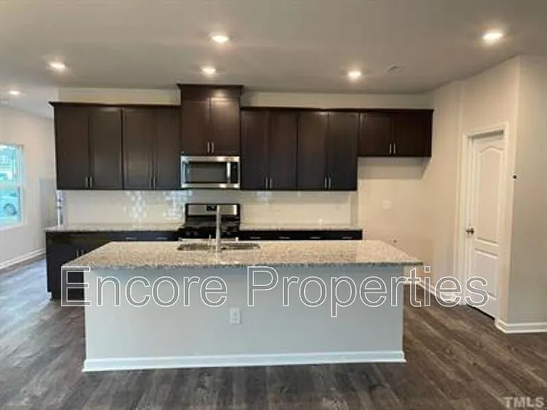 137 Wilbur Lake Dr — Photo 2