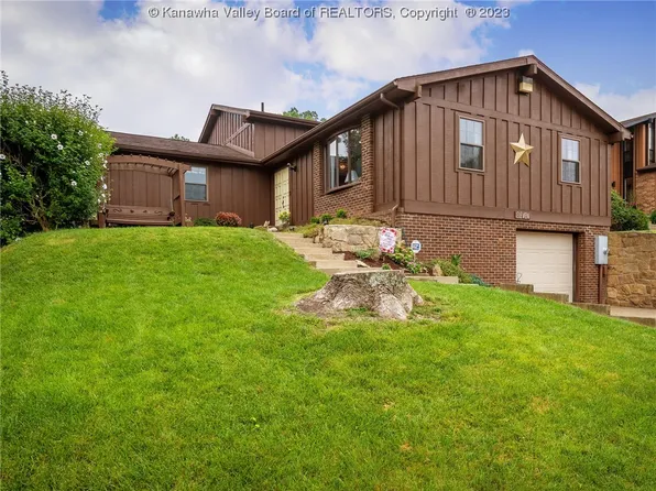 11 Parkview Dr, South Charleston, WV 25309