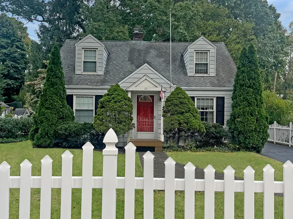 10 Greenwood Avenue, Darien, CT 06820