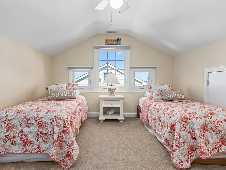 29 N Iroquois Ave #5/21-6/27 — Photo 35