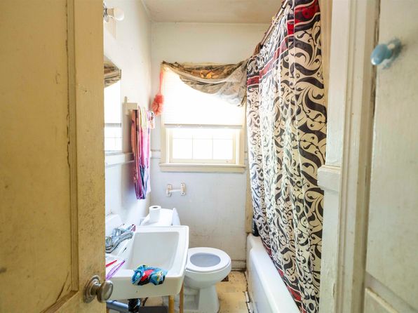 wichita-kansas-443187045 picture