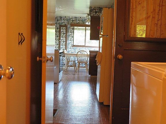 3rd image of 4844 Vineta Ave