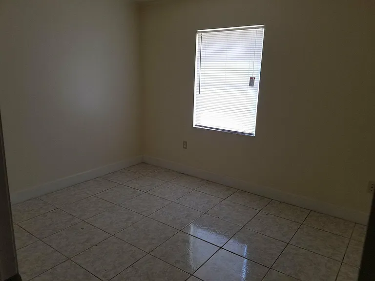 995 Windway Cir — Photo 13