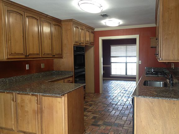 3rd image of 703 Briarwood Dr