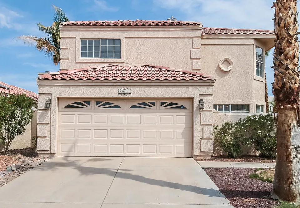 3422 E Woodland Dr