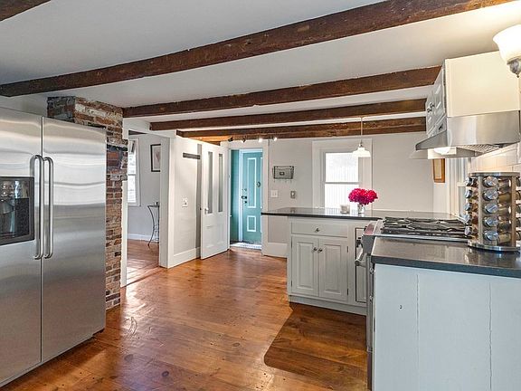 4th image of 54 Ashland St