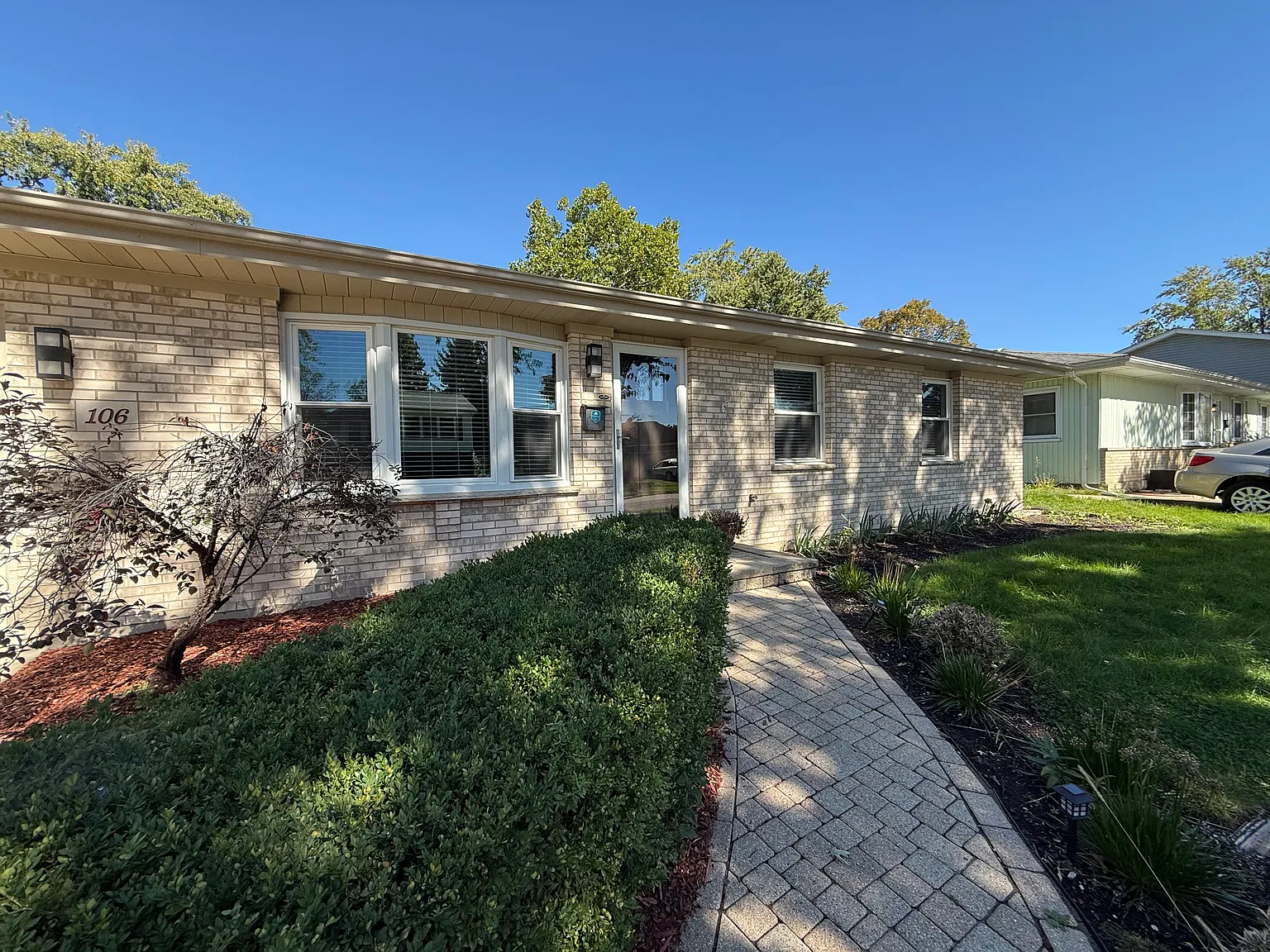 3 bed, $3,000 — Photo 2