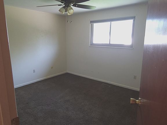 5th image of 443 Lyle Dr