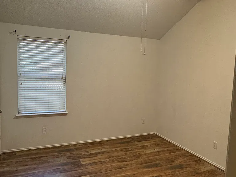 105 Fieldwood Ct — Photo 15