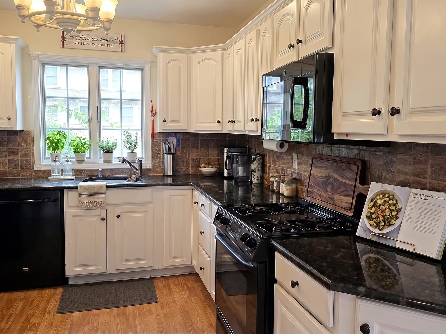 2 bed, 970 sqft, $3,400 — Photo 2