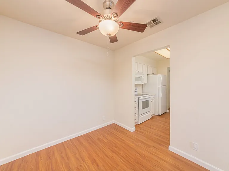 Le Boulevard Apartments — Photo 31