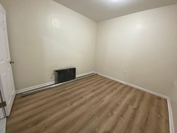 3rd image of 1614 Van Buren St Floor 1