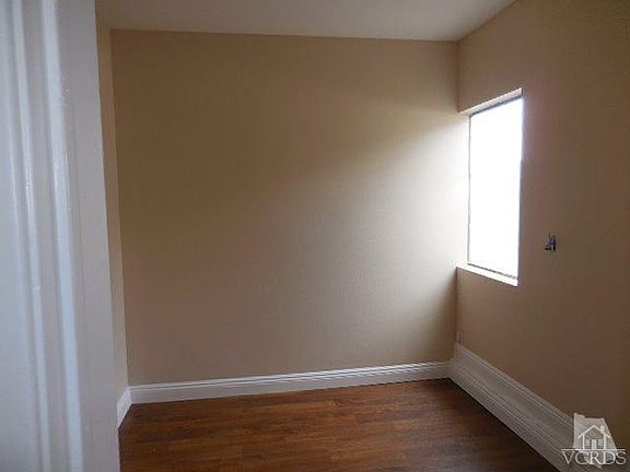 4th image of 271 E Warner St