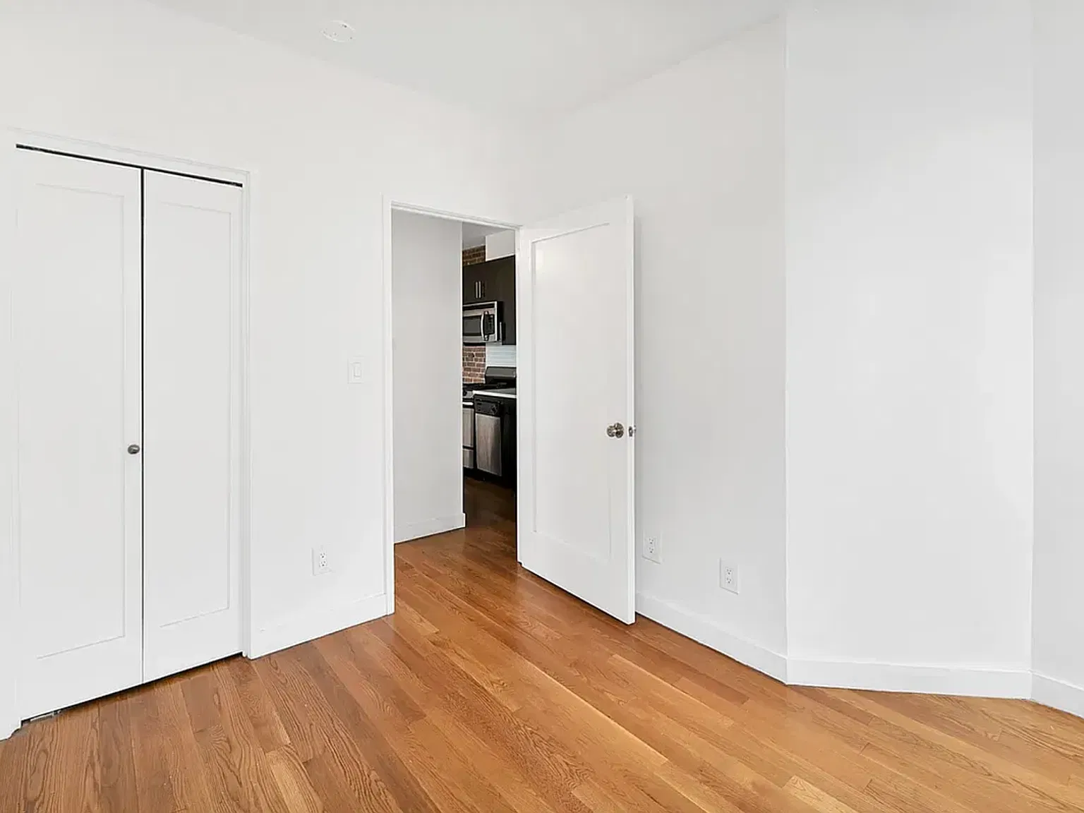 259 East Broadway — Photo 4