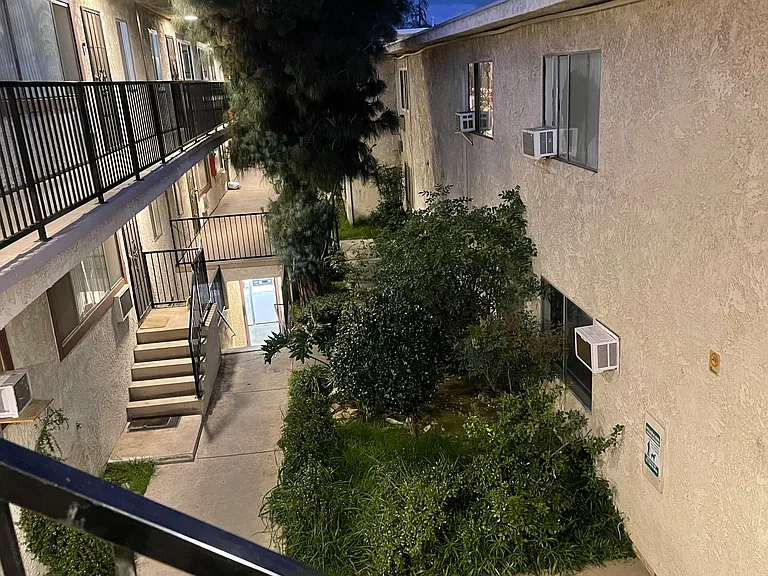 8800 Cedros Ave — Photo 23