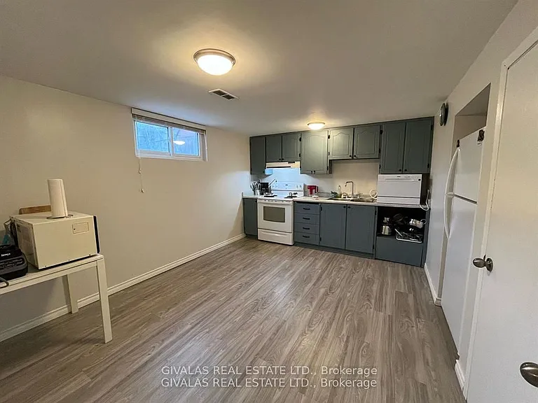 94 Pleasant View Dr #LOWER — Photo 6
